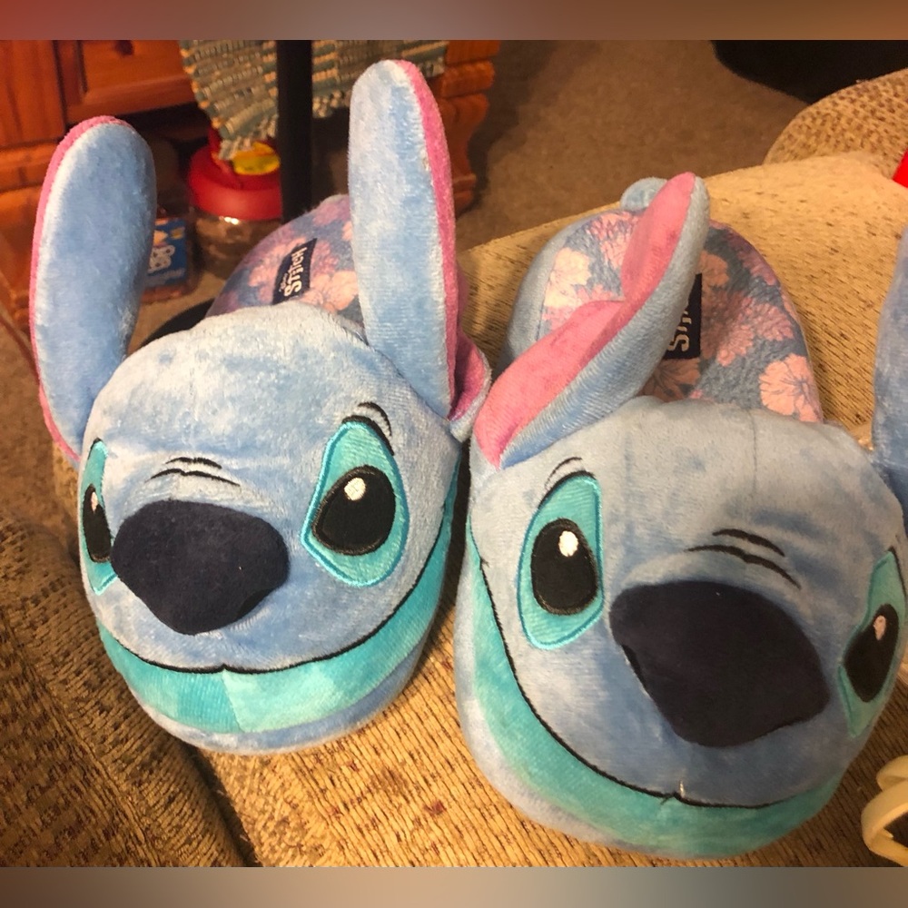 Disney Lilo & Stitch Plush Women’s Slippers – Size 7/8